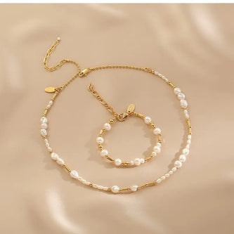 Freshwater pearl necklace with matching bracelet