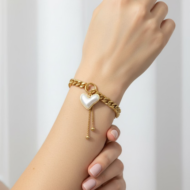 Chunky chain bracelet with heart charm
