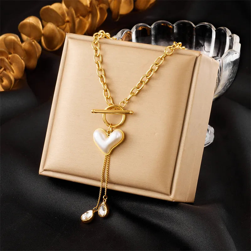 Heart pendant necklace