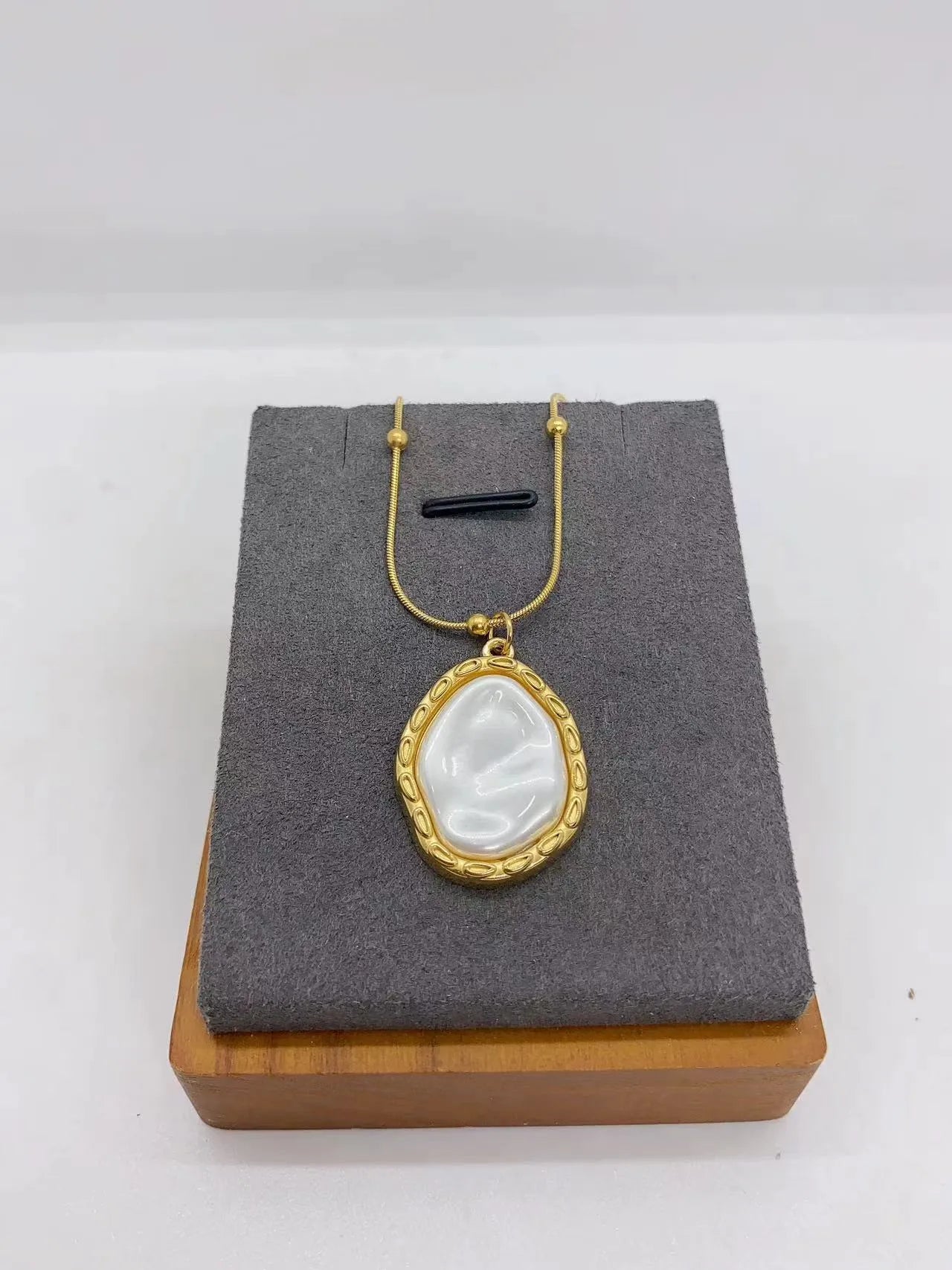 18K gold plated shell pendant necklace