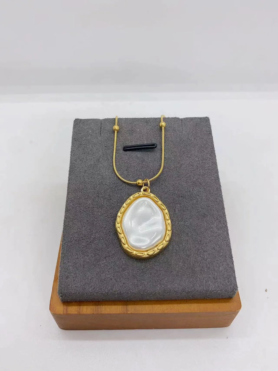 18K gold plated shell pendant necklace